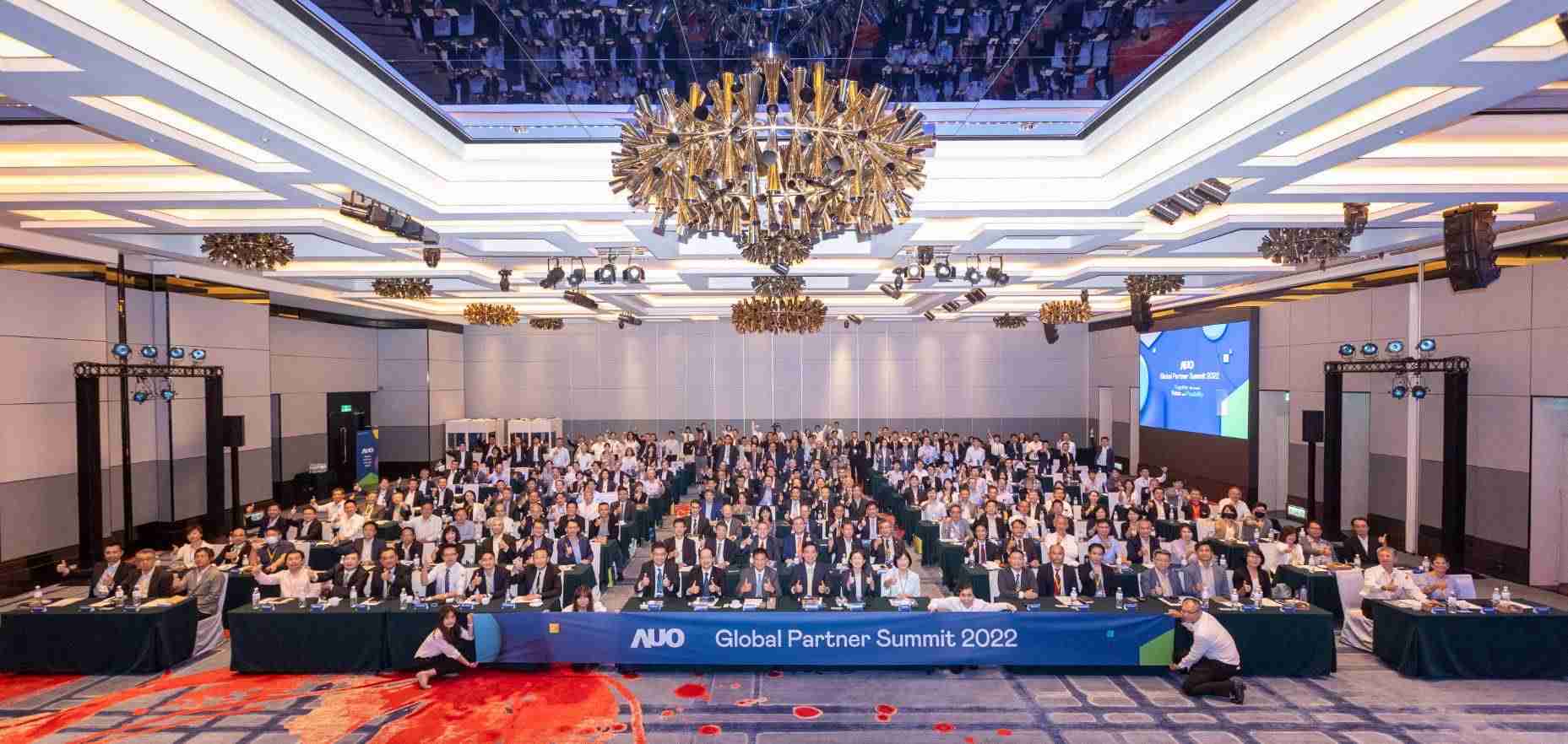 友達推動「安心、、、創新、、用心、、、同心、、、、盡心」五星職旅，，，，為菲籍員工打造全方位照護，，，首度贏得「人權實踐與發展領袖獎」殊榮