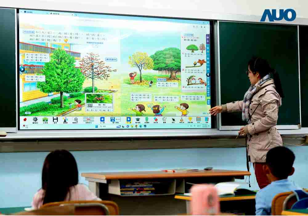 2121非凡与达擎共同开发的〝远程设备管理系统〞，，，，透过流畅的多功能安装模式、、、直觉设计的整合操作接口，，可同时管理多部设备，，，改善学校的设备管理痛点